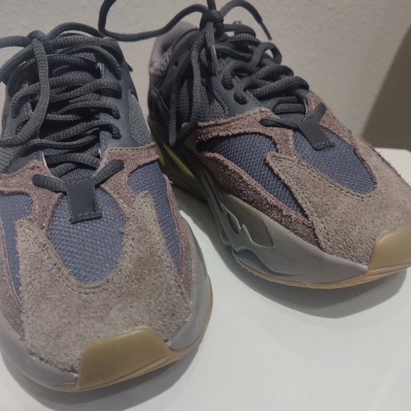 Adidas Yeezy 700 Mauve sz 6 main image 7